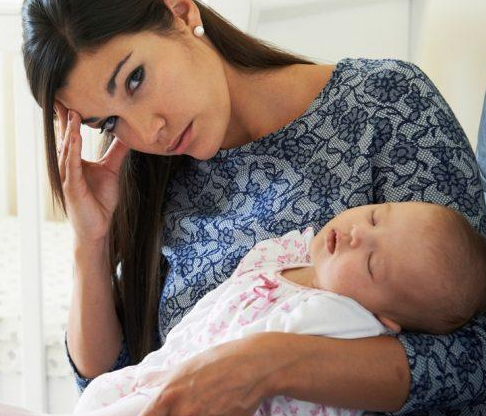 أبرز المشاكل الصحية التي تواجه الأمهات بعد الولادة
